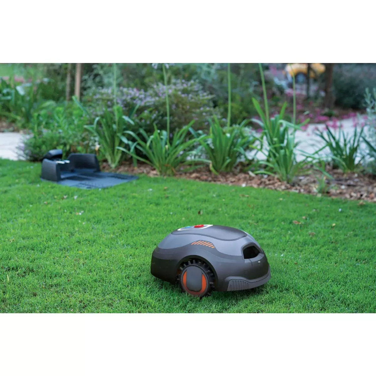 Black & Decker Robot Tondeuse n500 M² BLACK+DECKER - 12V - 4,3Ah - BCRMW121-QW – Image 13