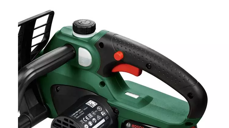 Tronçonneuse à Chaîne BOSCH Universal Chain 18 + 1 Batterie 2,5 Ah + Chargeur- 06008B8000 – Image 2